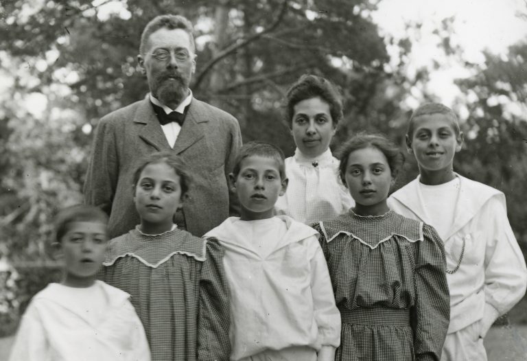 Karl Otto och Lisen Bonnier med barn